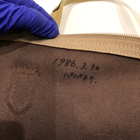 Saint Laurent Grey Giraffe Tote sku #85907 (corners minor tearing & rubbing) - Picture 13 of 16